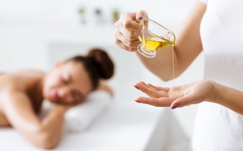 Massage tinh dầu là gì?