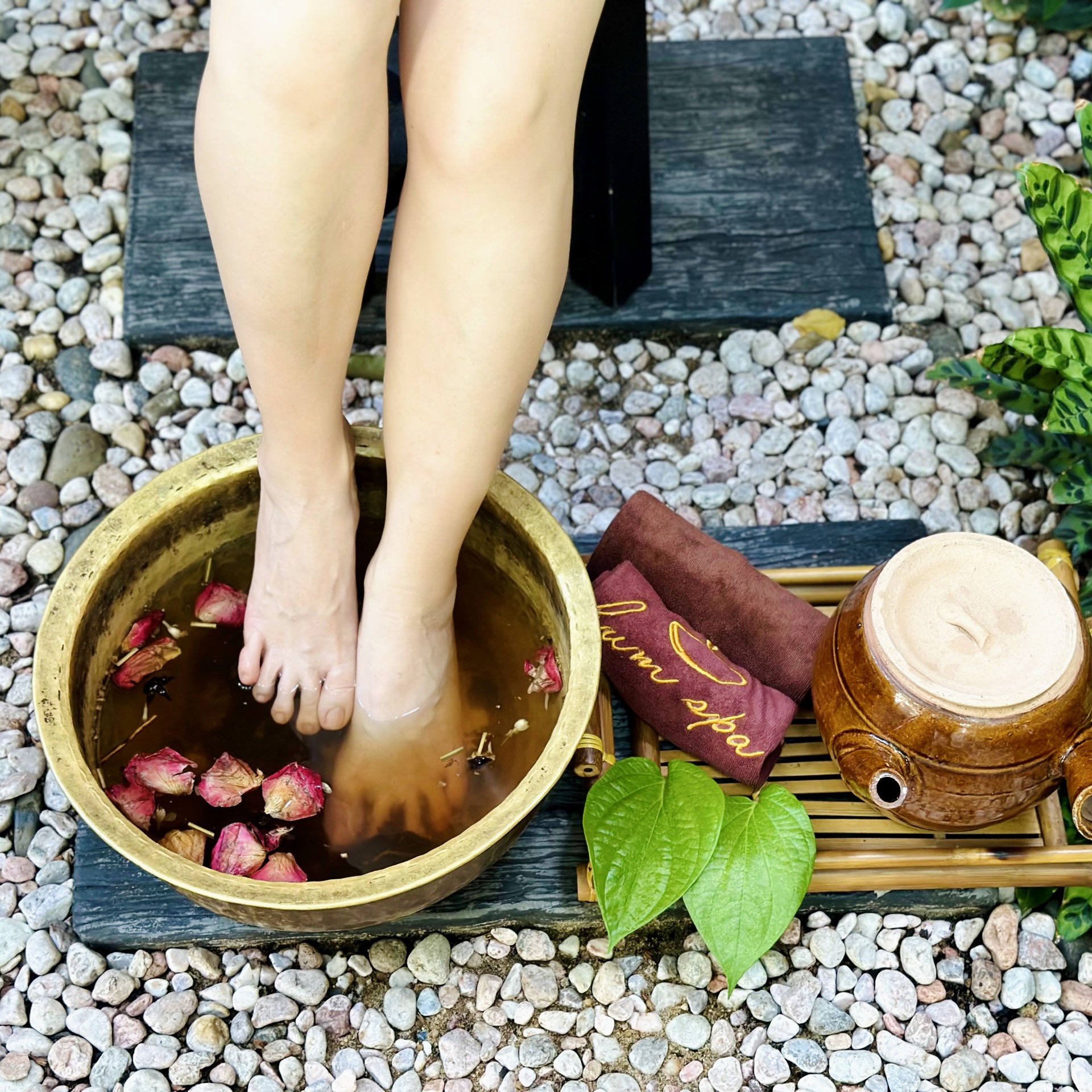 Xoa Bóp Bấm Huyệt Chữa Giãn Tĩnh Mạch: Giải Pháp Tự Nhiên Cho Đôi Chân Khỏe